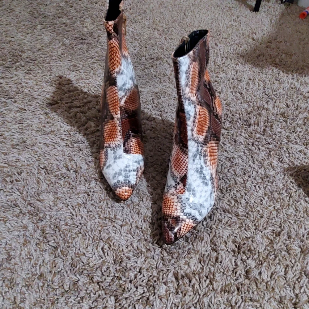 Mini Boots - Picture 7 of 8
